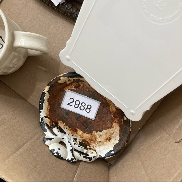 Vintage rusty wrought iron soap dish farmhouse shabby chippy paint country - Picture 12 of 12